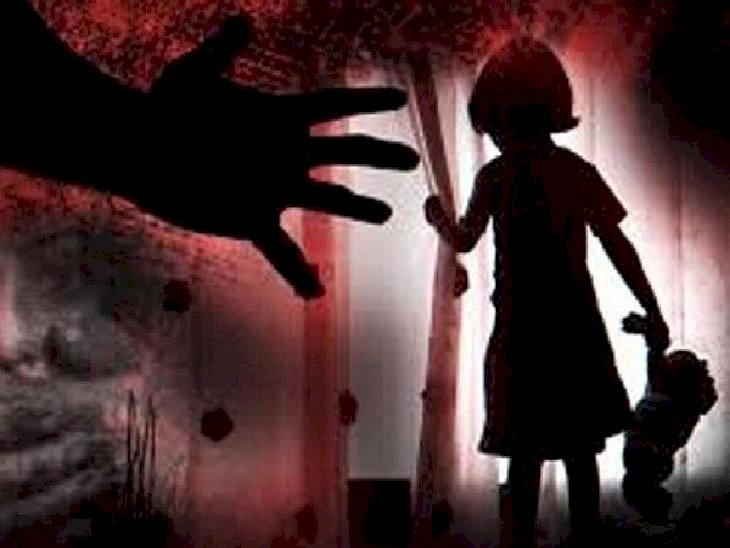 CG में शर्मनाक करतूत : 25 साल के युवक ने तीन साल की बच्ची से किया दुष्कर्म, रात भर रोती रही मासूम, पड़ोसी दरिंदे ने ऐसे दिया वारदात को अंजाम, पूरी खबर पढ़कर कांप उठेगी आपकी रूह.....