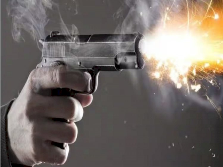 CG Crime News : सुरक्षा गार्ड ने शराब दुकान में की फायरिंग, मचा हड़कंप, जानिए फायरिंग की वजह...