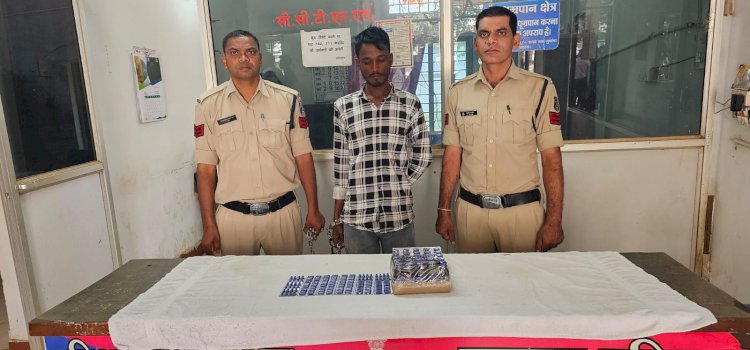 अवैध नशीले दवाई सीरप, टेबलेट के तस्करी : 25 नग अवैध नशीली सीरप, 144 टेबलेट बरामद... प्रतिबंधित नशीली दवाई सीरप टेलबेट बरामद, अनुमानित कीमत 3345/- रूपये...