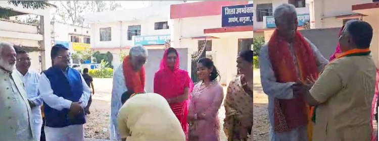 CG Politics : इस भाजपा प्रत्याशी ने डिप्टी सीएम टीएस सिंहदेव के पैर छुकर लिया आशीर्वाद, वायरल हुआ वीडियो.....