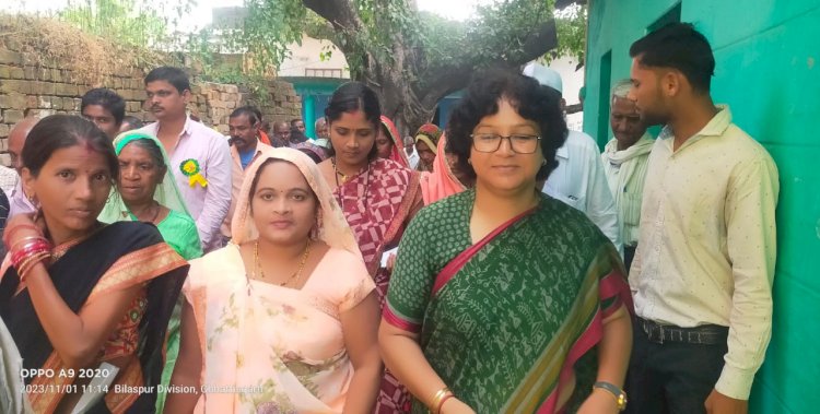 मैं ह पामगढ़ क्षेत्र के सेवा करे बर आय हव : शेषराज हरबंश
डोंगाकोहरौद,भिलौनी, जोरैला धनगांव, कोसीर और ससहा क्षेत्र में कांग्रेस प्रत्याशी का जनसंपर्क,
