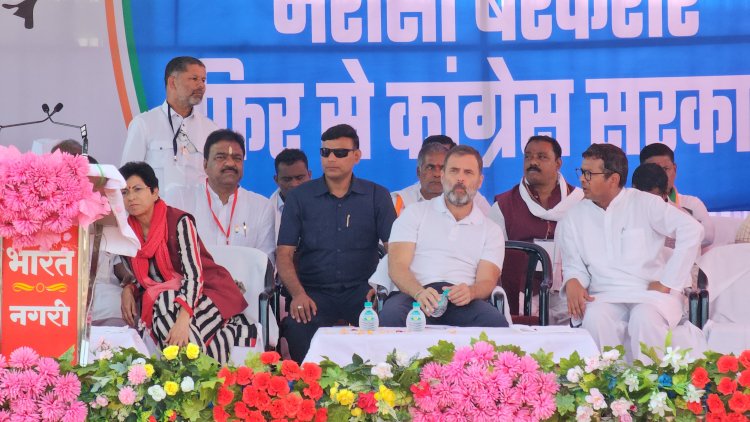 CG राहुल गांधी ने रेखचंद जैन से कहा- मैं हूं ना, कुमारी शैलजा व बैज ने कराया परिचय, एअरपोर्ट में की चर्चा...