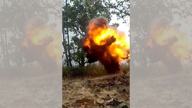 IED blast in CG : नक्सलियों ने फिर मचाया उत्पात, नक्सलियों के बिछाए बम की चपेट में आया युवक, सुरक्षाबलों को नुकसान पहुंचाने लगाया था IED….