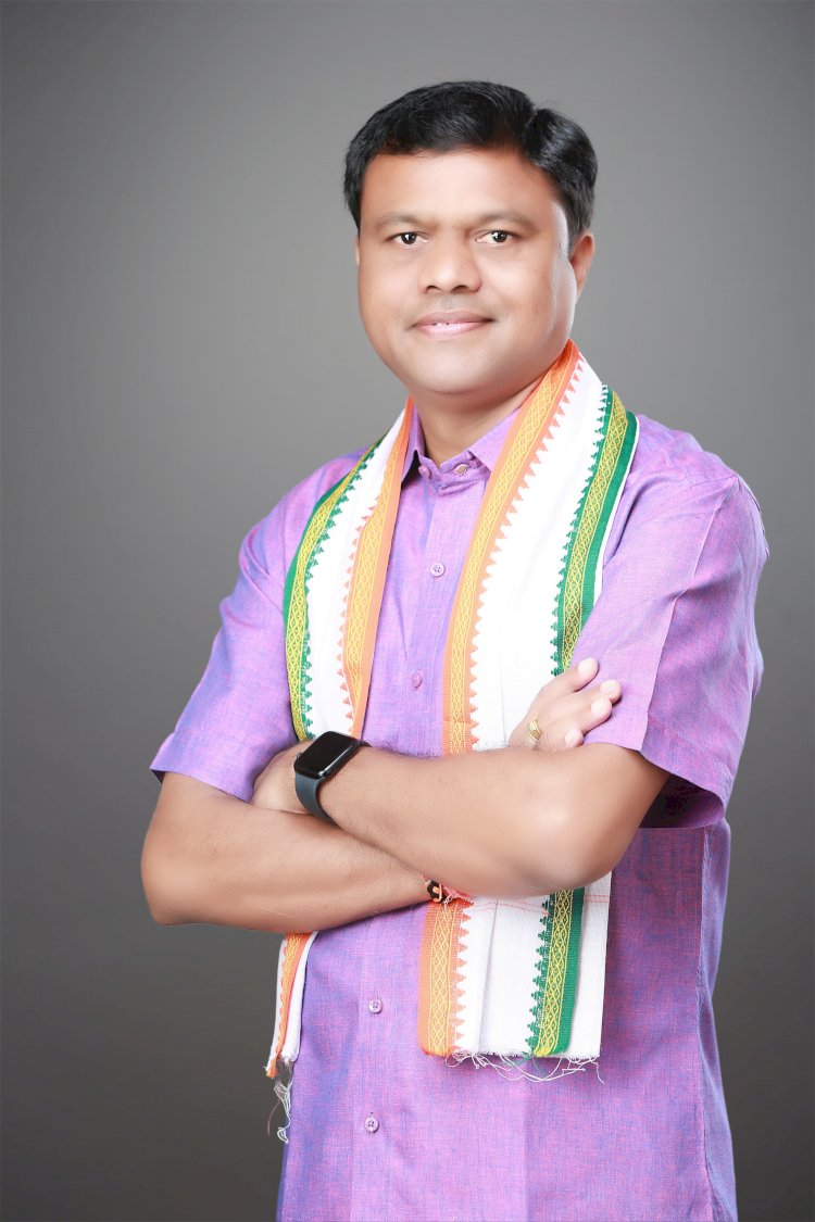 CG कांग्रेस का घोषणा पत्र छत्तीसगढ़ को स्वस्थ,समृद्ध और शिक्षित बनाने का वायदा करता है...