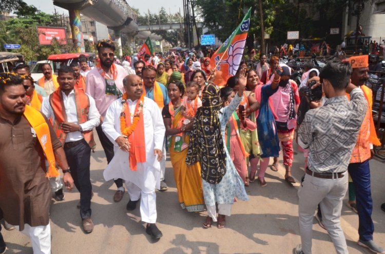 चुनावी माहौल को भाजपा के पक्ष में और ज्यादा मजबूत बनाने के लिए रायपुर उत्तर विधानसभा क्षेत्र के भाजपा प्रत्याशी पुरंदर मिश्रा ने किया धुआंधार दौरा…