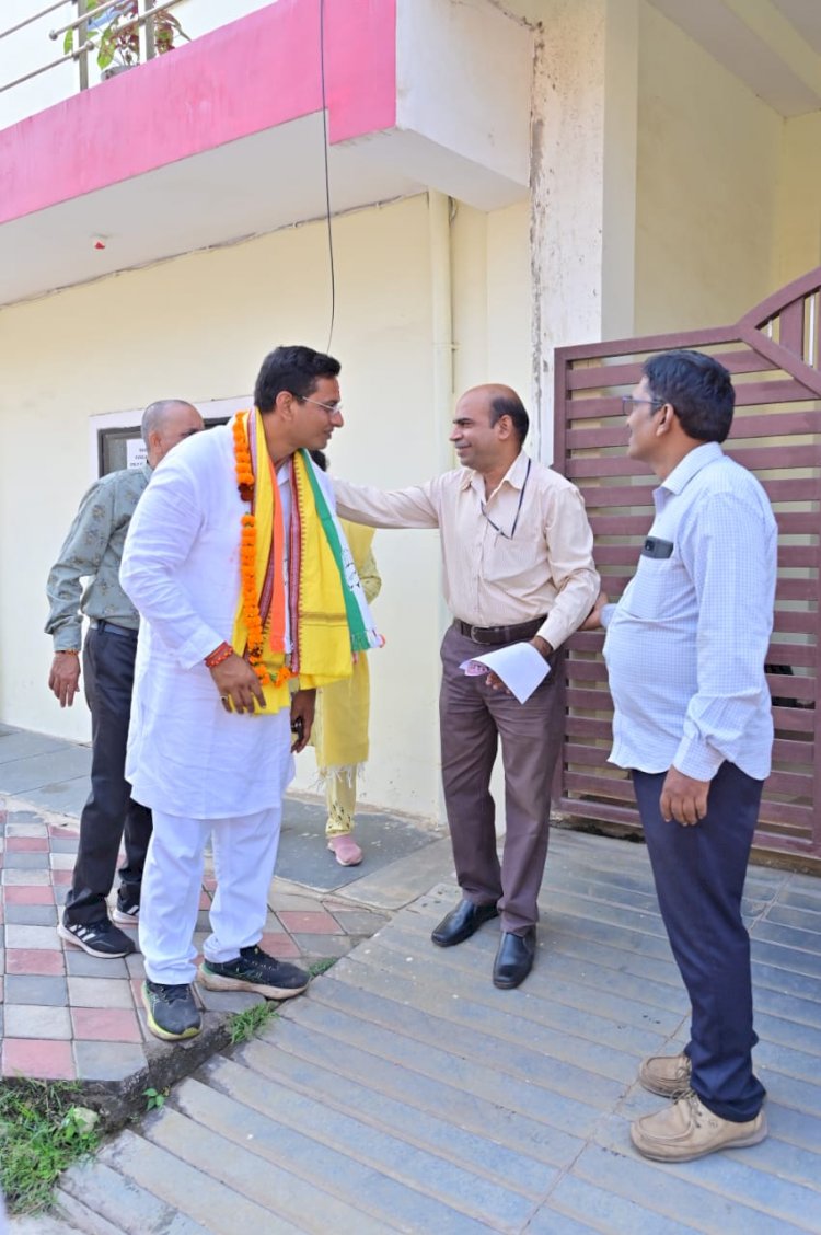 केजी से पीजी तक एजुकेशन होगा फ्री,भिलाई का हर स्कूल होगा स्वामी आत्मानंद,विधायक देवेंद्र यादव की सभा में हजारों की संख्या में भीड़, मिल रहा भारी समर्थन