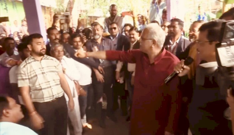 CM भूपेश ने सहा सोंटे का प्रहार VIDEO: दिवाली के अगले दिन गौरा गौरी पूजा में सीएम भूपेश बघेल ने खाया सोटा, जानें क्या है ये परंपरा, देखें वीडियो.....