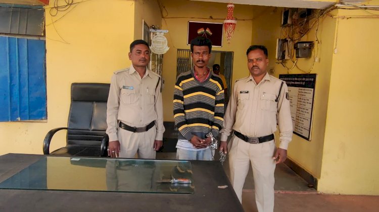 आरोपी द्वारा शराब के नशे में धारदार छुरी चाकू लेकर लोगो से मारपीट किया जा रहा था...