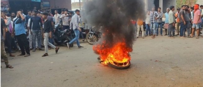 CG Accident News : हाइवा ने बाइक सवार को लिया चपेट में, मौके पर एक मौत 2 गंभीर रूप से घायल , आक्रोशित लोगों ने किया चक्काजाम.....