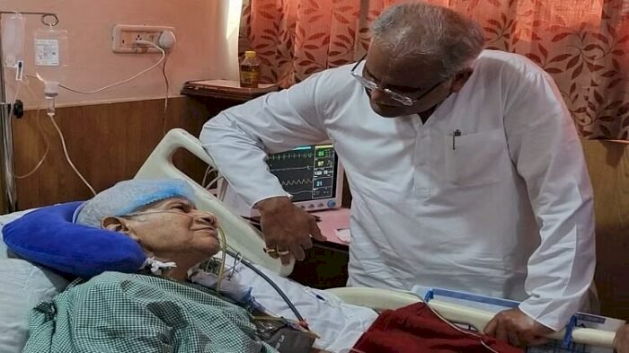 CG ब्रेकिंग : मुख्यमंत्री भूपेश बघेल के पिता की तबियत हुई नाजुक, पिता से मिलने पहुंचे सीएम बघेल, डाॅक्टरों की टीम लगातार बेहतर इलाज का कर रही प्रयास....