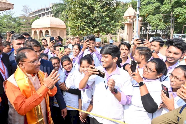 CM विष्णु देव साय के गृह जिले में उत्सव का माहौल: खाने-पीने को लेकर कोई विशेष रुचि नहीं मुख्यमंत्री को, संघर्षों में बीता जीवन, खेती-बाड़ी में रुचि, जड़ी-बूटियों का है ज्ञान......