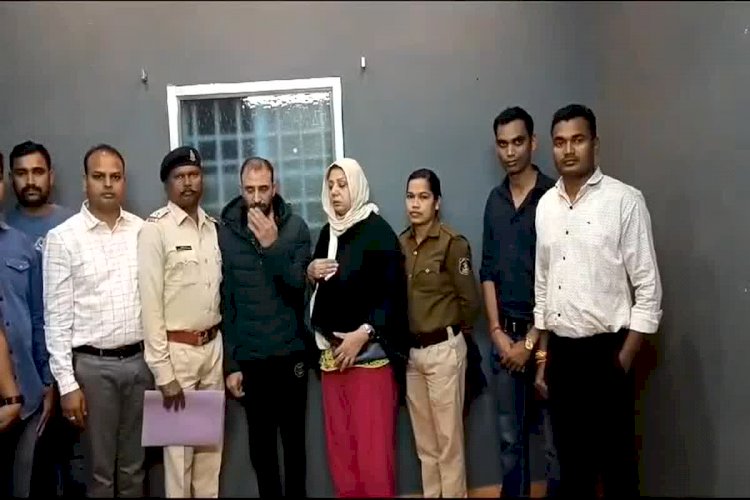 CG में बंटी और बबली : पति-पत्नी ने खुद को सऊदी अरब का नागरिक बताकर दुकानदार को लगाया चूना, इस तरह से दिया वारदात को अंजाम, पुलिस वालों के उड़े होश....