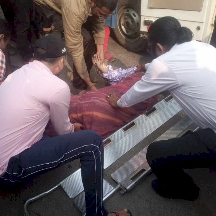 CG Accident ब्रेकिंग : तेज रफ्तार कार ने महिला शिक्षक को रौंदा, दो भागों में टूटी स्कूटी,
मौके पर मौत.....
