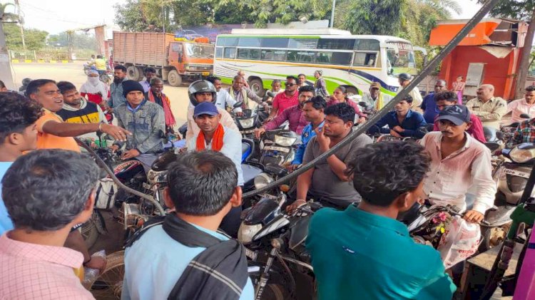 CG - ड्राइवरों की हड़ताल से चरमराई व्यवस्था : पेट्रोल पंपों में वाहनों की लगी लंबी कतारें, सब्जियों के दाम ने बढ़ाई आम जनता की चिंता....