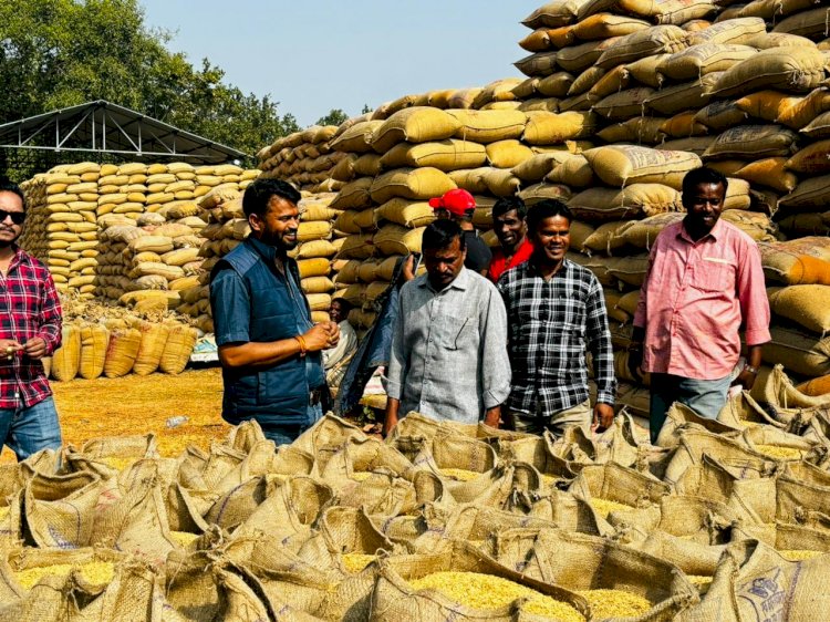 CG - जमावड़ा व पुषपाल में धान खरीदी केंद्र का निरीक्षण ! कांग्रेस अध्यक्ष सुशील मौर्य ने बताया कि किसानों की समस्या को दूर करने की दिशा में धान खरीदी केंद्र का निरीक्षण किया जा रहा है...
