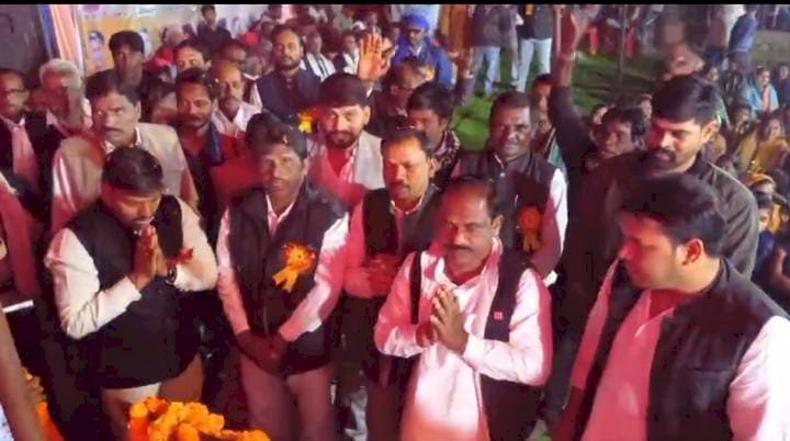 सूर्यवंशी समाज के द्वारा गुरु मोहरसाय जयंती समारोह का आयोजन जहा एकता व आपसी भाईचारे का दिया गया संदेश ये जनप्रतिनिधि हुए सामिल पढ़े पूरी खबर