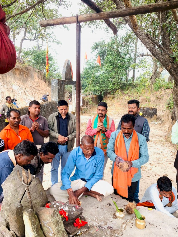 झगड़ाखांड धाम एवं भकूरमा देव तीर्थ स्थल में क्षेत्र वासियों के लिए पूजा अर्चना कर की गई खुशहाली की कामना