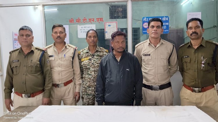 CG - प्रेम प्रसंग के चलते आरोपी युवक गुस्से में आकर निलेश ठाकुर नामक युवक का हत्या कर दिया : ये कुदालगांव गुचागुडा में हुआ हत्या, हत्या की गुत्थी को बस्तर पुलिस ने सुलझाई, सिर में डंडे से प्राण धातक हमला कर, दो मंजिला छत से धक्का देकर की गई हत्या, हत्या के आरोपी कोतवाली पुलिस के गिरफ्त में...