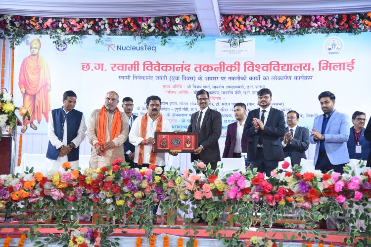 उपमुख्यमंत्री विजय शर्मा, स्वामी विवेकानंद तकनीकी विश्वविद्यालय, भिलाई में युवा दिवस के अवसर पर आयोजित कार्यक्रम में बतौर मुख्य अतिथी शामिल हुए
विभिन्न तकनीकी कार्यों का किया लोकार्पण
स्वामी जी के विचारों से निरंतर प्रेरणा लेते रहना चाहिए: विजय शर्मा
उप मुख्यमंत्री द्वारा आठ लोगों को स्टार्टअप के लिए चौतीस लाख वित्त अनुदान सीड मनी के रूप में प्रदान किया गया
कम्प्यूटर लैब, स्मार्ट क्लास सहित विभिन्न कक्षों का किया अवलोकन