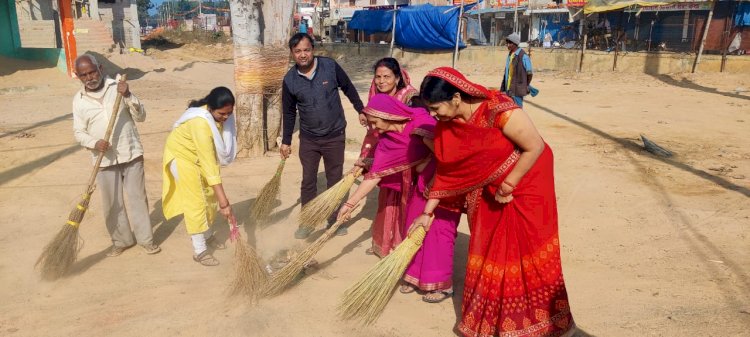 माननीय विधायक अंबिकापुर श्री राजेश अग्रवाल के आग्रह में माननीय यशस्वी प्रधानमंत्री श्री नरेंद्र मोदी जी के आवाहन में उदयपुर राम मंदिर में स्वच्छता अभियान चलाया गया