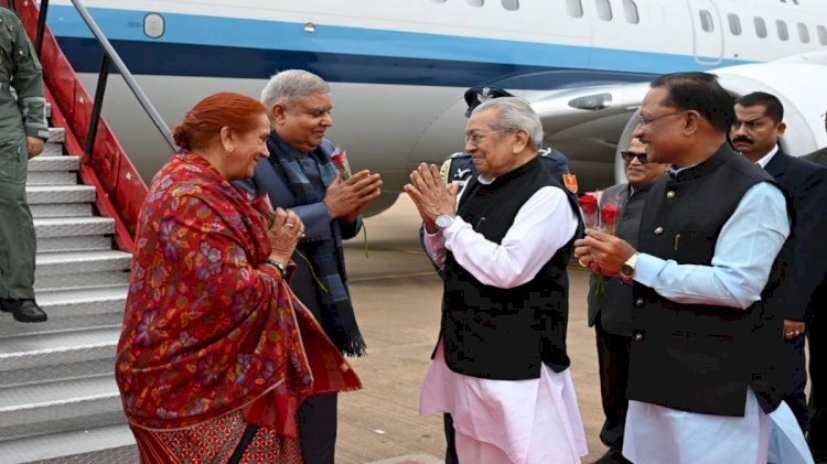 Jagdeep Dhankhar Visit CG : राजधानी पहुंचे उपराष्ट्रपति जगदीप धनखड़, राज्यपाल और मुख्यमंत्री विष्णुदेव साय ने किया स्वागत, इन कार्यक्रमों में होंगे शामिल.....