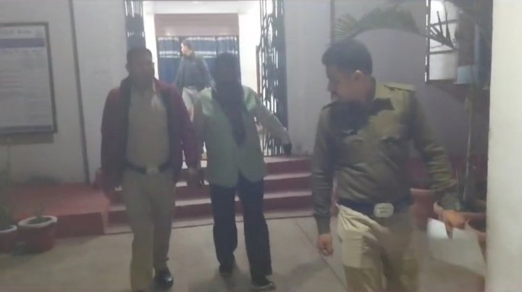 CG हेडमास्टर गिरफ्तार : देवी, देवताओं के खिलाफ बच्चों और ग्रामीणों को भ्रमित कर अनर्गल बातें करने वाला हेडमास्टर गिरफ़्तार ...जानिए पूरा मामला..