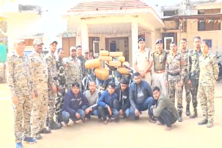 CG में पकड़ाया लाखों का गांजा : पुलिस की बड़ी कार्रवाई, शातिर तरीके से हो रही थी गांजा की तस्करी, लाखों के गांजे के साथ 6 नशे के सौदागर गिरफ्तार.....