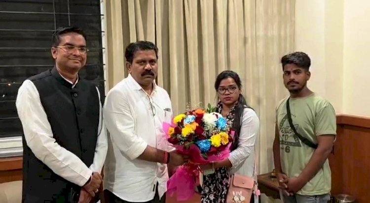 संवेदनशील पहल: सही-सलामत CG लौटी मस्कट में बंधक बनाई गई जोगी दीपिका... डिप्टी CM विजय शर्मा से मिलकर सुनाई आपबीती....