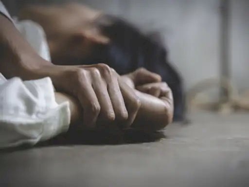 CG - खाकी में दरिंदा : कॉन्स्टेबल ने सहकर्मी की पत्नी से किया रेप, दोनों पुलिसकर्मी एक ही जिले में है तैनात, ऐसे दिया वारदात को अंजाम.....FIR दर्ज