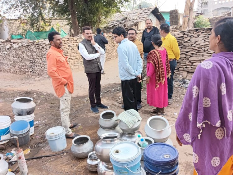 शहर के विभिन्न वार्डों की पेयजल, सड़क, स्ट्रीट लाइट नए खंबे की जरूरत से निगम आयुक्त को अवगत कराया गया -- सुरेश गुप्ता
