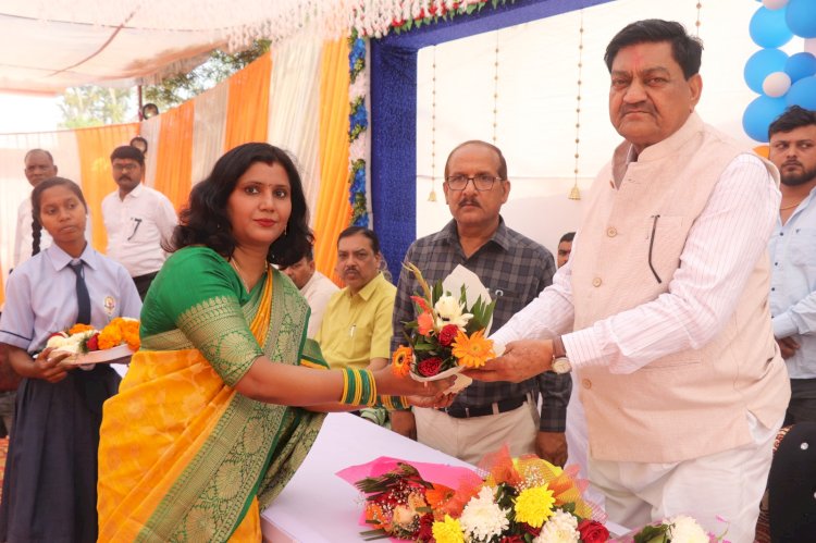 CG:प्रथम वार्षिक उत्सव स्पेक्ट्रा फीस्ट 2024 द कलर्स का अचीवमेंट का सेजस मारो नवागढ में सफल आयोजन...खाद्य मंत्री दयाल दास बघेल शामिल हुए
