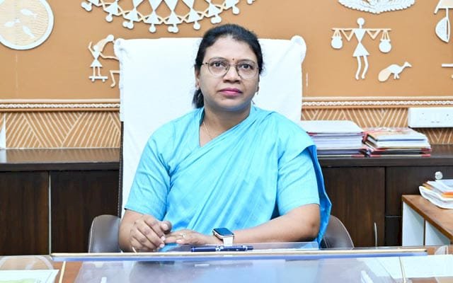 CG:जिले की नवनियुक्त कलेक्टर लीना कमलेश मंडावी ने किया कार्यभार ग्रहण...बेमेतरा जिला पंचायत सीईओ से प्रमोशन होकर गौरेला पेंड्रा मरवाही जिले के कलेक्टर बनाये