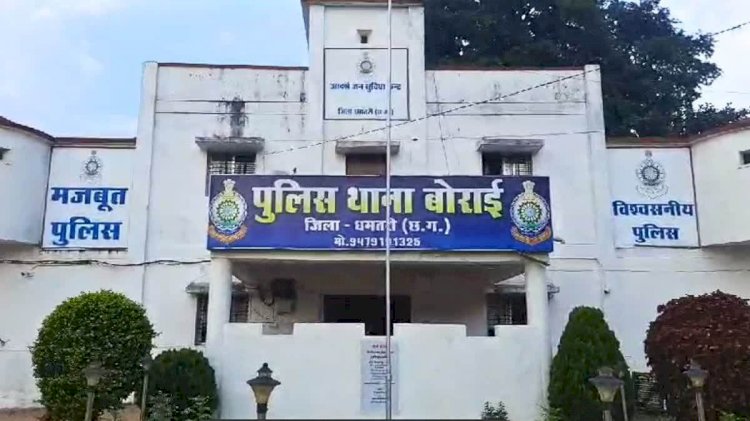 CG- थाना परिसर में पुलिसकर्मियों पर हमला : TI समेत आधा दर्जन पुलिसकर्मी घायल, मची अफरा-तफरी, सभी घायलों को अस्पताल में कराया गया भर्ती....