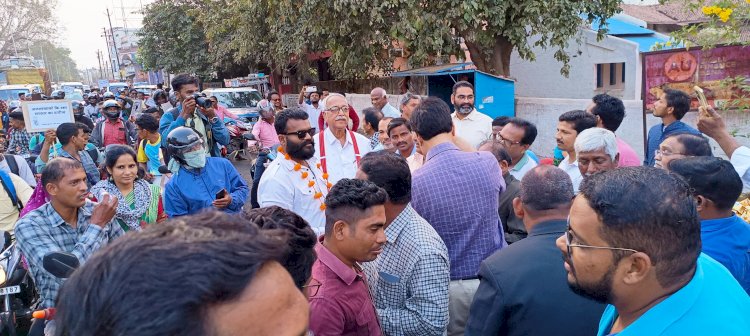 CG - पोलिस बैरिगेट तोड़, झूमाझपटी कर,बस्तर समेत छत्तीसगढ़ के समस्त जिले मे ईसाई मानने वाले अल्पसंख्यक लोगो के साथ,हो रहा अत्याचार,मार पिट के खिलाफ हजारो कि संख्या मे मंत्रालय घेराव करने पहुंचे रायपुर तुता मैदान, - नरेन्द्र भवानी