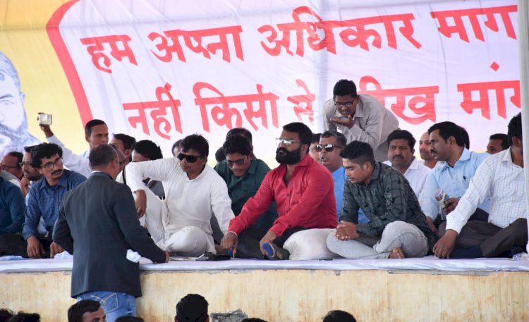 29 फ़रवरी को पोलिस द्वारा मसीही समाज का आंदोलन बता मसीही समाज के पदाधिकारियों पर किये एफ.आई.आर.झूठे व गलत जबकि आंदोलन छत्तीसगढ़ युवा मंच का था तत्काल लेवें वापस एफ. आई. आर. नहीं तो होगा जल्द ही आंदोलन - नरेन्द्र भवानी /छ.यु.म.