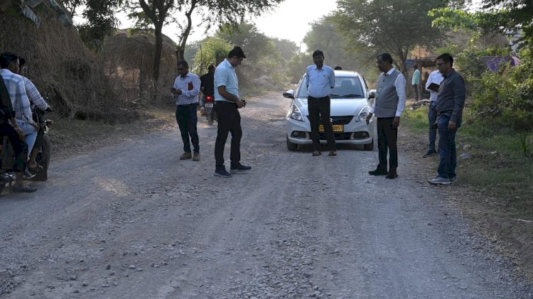 गुणवत्ताहीन निर्माण पर उप मुख्यमंत्री विजय शर्मा सख्त, ग्रामीणों से लगातार मिल रहे शिकायत पर प्रमुख अभियंता श्री कटारे ने किया सडको का निरिक्षण,
नव निर्मित सडक पर 5 वर्षो में नही हुआ संधारण कार्य ,सड़क हुआ खस्ता हाल –ठेकदार पर होगी डिफेक्ट लायबिलीटी की कार्यवाही,
प्रमुख अभियंता ने प्रधानमत्री सडक का किया निरिक्षण ,संधारण कार्य नही होने से राहगीर परेशान ठेकेदार पर होगी कार्यवाही।