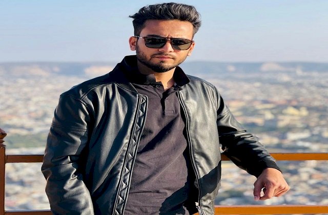 ENTERTAINMENT NEWS : फिर बढ़ी एल्विश यादव की मुश्किलें, यूट्यूबर मैक्सटर्न से मारपीट मामले में FIR दर्ज