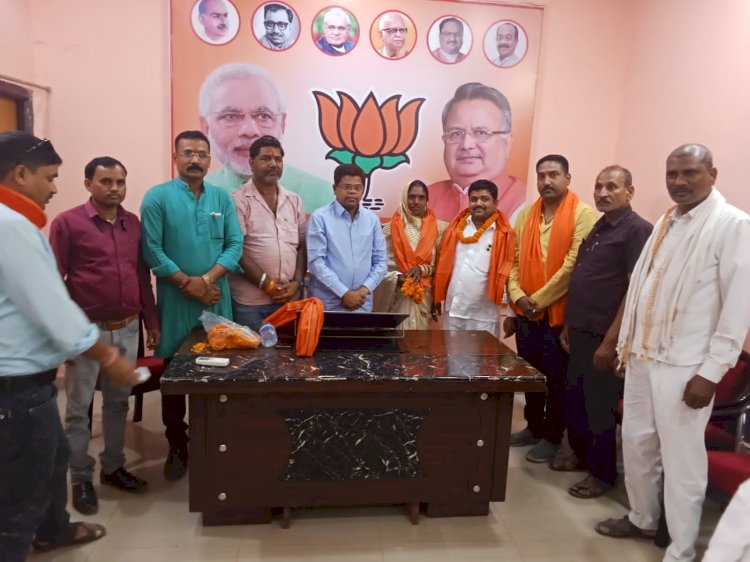 नगर पंचायत अध्यक्ष स. लोहारा व पूर्व नगर पंचायत अध्यक्ष स. लोहारा ने थामा भाजपा का दामन।