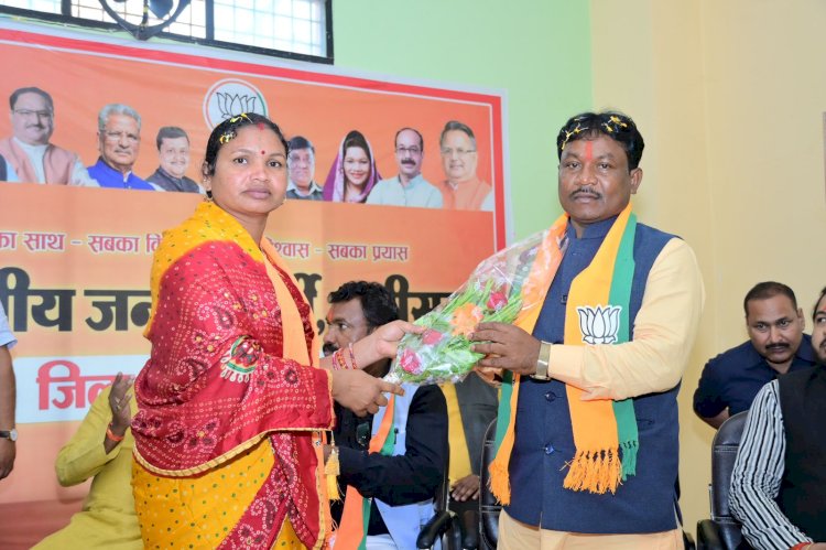 CG - सुकमा जिले के प्रवास पर पहुंचे बीजेपी लोकसभा प्रत्याशी महेश कश्यप,जगह जगह स्वागत...