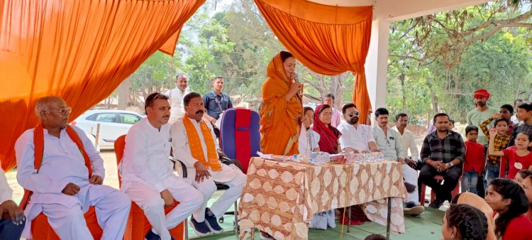 सीधे जनता से रूबरू हो रही हैं महिला बाल विकास व समाज कल्याण मंत्री लक्ष्मी राजवाडे