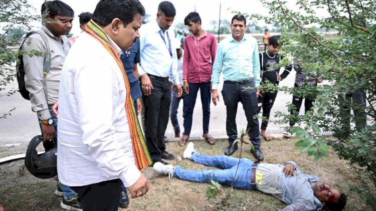 CG - डिप्टी सीएम विजय शर्मा ने पेश किया मानवता की मिसाल, सड़क हादसे में घायल लोगों के लिए गाड़ी का इंतजाम कर भिजवाया अस्पताल…..