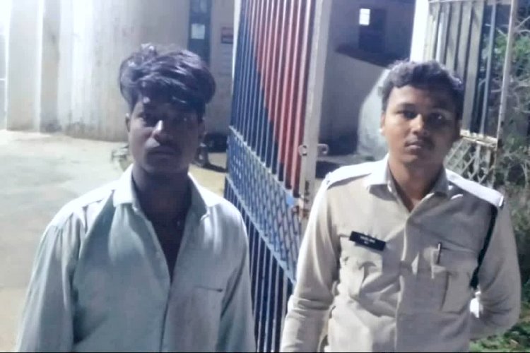 CG - हैवानियत की सारी हदें पार : दरिंदे ने बकरी से मिठाई हवस, चोरी करने घुसा, बकरी देखकर बिगड़ी नियत, बकरी का किया दुष्कर्म, फिर भी मन नहीं भरा तो कर दी ये शर्मनाक हरकत......