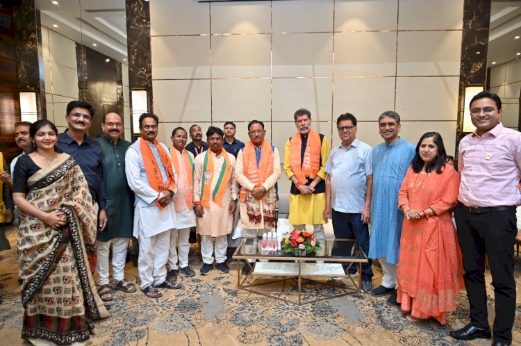 CG - मुख्यमंत्री विष्णुदेव साय ने की समाज प्रमुखों से मुलाकात, भाजपा प्रत्याशी महेश कश्यप के पक्ष में मांगा समर्थन...