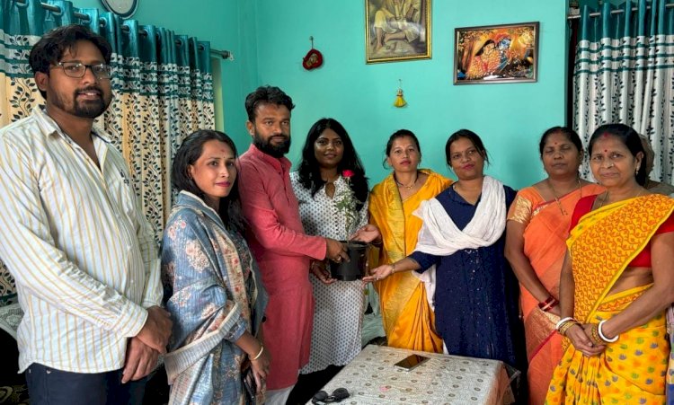CG - सुशील मौर्य ने यूपीएससी परीक्षा में चयनित बस्तर की बेटी जिज्ञासा सहारे से उनके निवास स्थान पंहुचकर जिज्ञासा सहारे को उनकी उज्जवल भविष्य की कामना के साथ बधाई व शुभकामनाए दी...