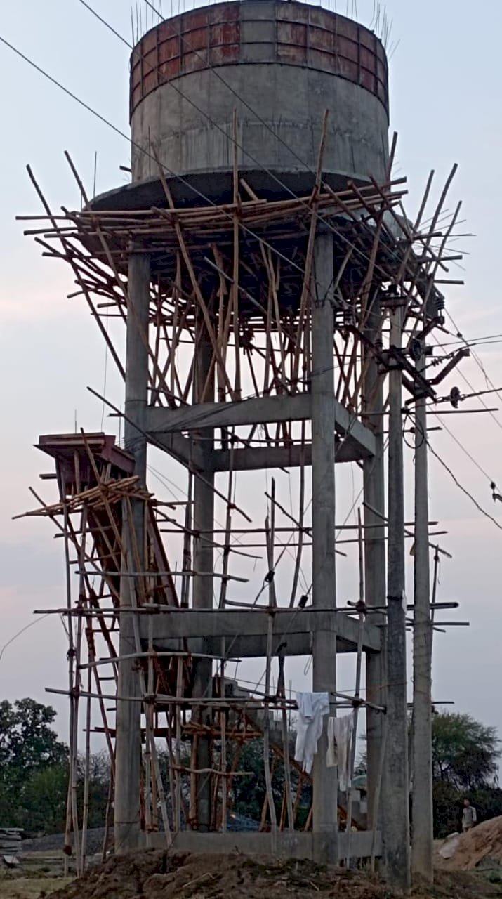 नल-जल योजना में मानक के अनुरूप काम नहीं योजनाएं अधूरी कोनी में महीनों से लटका प़डा हैं काम ठेकेदार नदारत क्या कहते हैं सरपंच जानें पढ़े पूरी खबर