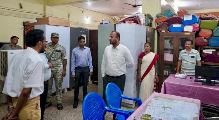 कार्यालय निरीक्षण — दूसरे दिन कलेक्टर ने किया जिला सहकारी केंद्रीय बैंक कार्यालय का निरीक्षण...