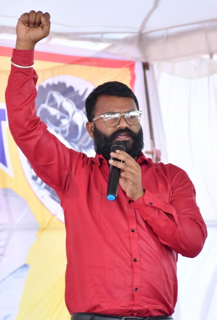 राजनांदगांव के मोतीपुर मे जबरन घर अंदर घुसने का प्रयास कर,धार्मिक भावनाओं को चोंटिल कर, महिलाओ के साथ गाली गलौच कर, धर्म के नाम पर कानून हाथ को मे लेकर,घर मे हो रहें, प्रार्थना का विरोध है गंभीर अपराध जिला प्रशासन करें कार्यवाही, देश के उच्च न्यायाल्या का आदेश की किसी के अपने निवास पर प्रार्थना करने के लिए अनुमति की आवश्यकता नहीं: मद्रास एचसी का हवाला देते हुवे, कहा धर्म के नाम हो रहि है गन्दी राजनीति किन्तु संविधान अभी जिन्दा है - नरेन्द्र भवानी /छ. ग. यु. म. संस्थापक