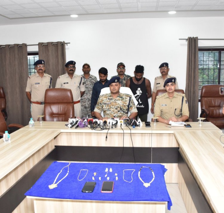 CG - नगरनार में चोरी : पत्रवार्ता में पुलिस अधीक्षक शलभ कुमार सिन्हा ने कहा कि सुने घर में सोने के आभूषण 10 लाख से अधिक की चोरी का सामना किया बरामद, चोरी करने वाला एक आरोपी पुलिस के हत्थे चढ़ा...