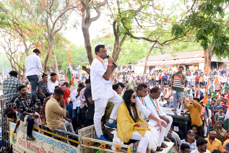 Odisha News : प्रदेश अध्यक्ष व साँसद बस्तर दीपक बैज ने संभाली उड़ीसा की कमान, कोरापुट में कॉंग्रेस प्रत्याशीयों के पक्ष में किया चुनावी प्रचार प्रसार व जनसंपर्क...