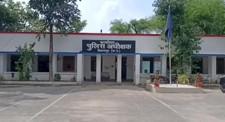 CG - पुलिसकर्मियों के बीच जमकर हुई मारपीट, 3 आरक्षकों पर गिरी गाज, SP ने किया लाइन अटैच, इस वजह से हुआ विवाद......